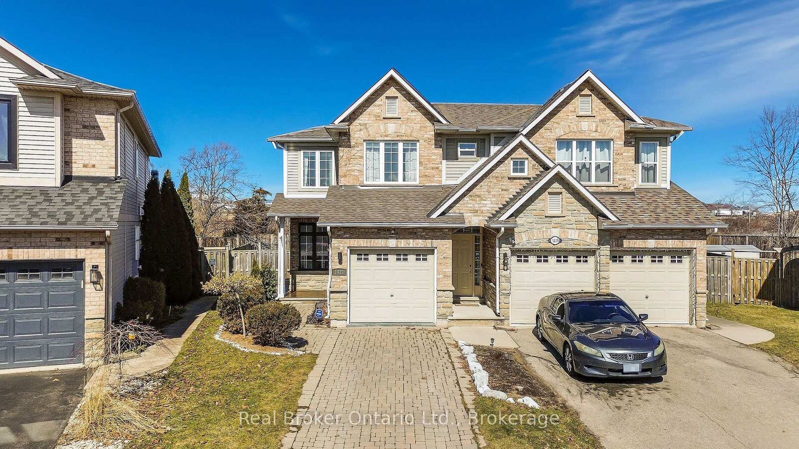 Property Photo:  1417 Treeland Street  ON L7R 4S1 