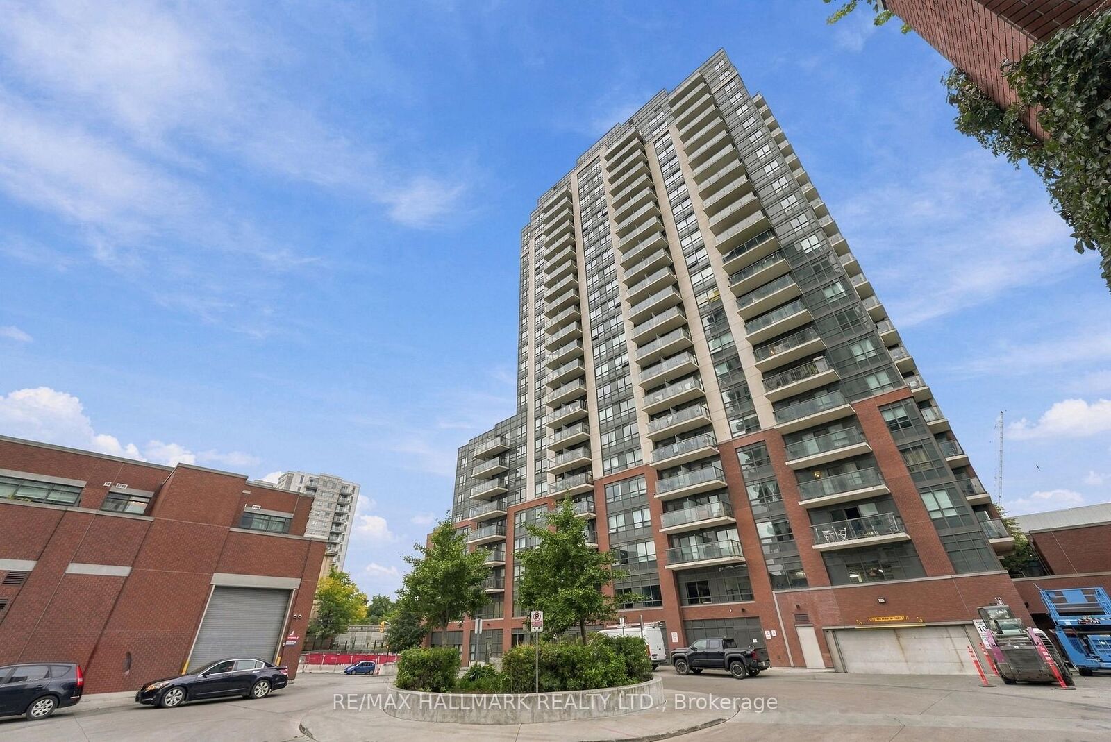 Property Photo: 1420 Dupont Street 1408 ON M6H 4J8