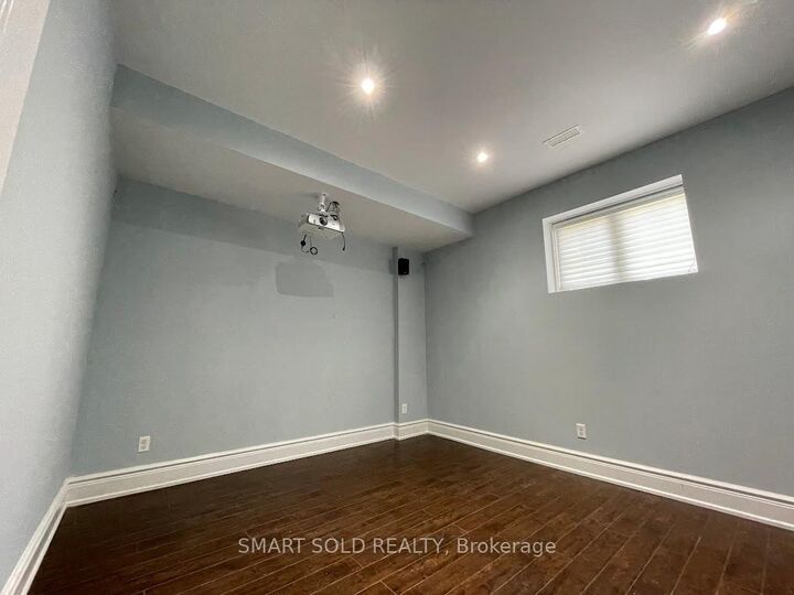 Property Photo:  11 Lurgan Drive Bsmt  ON M2N 2G1 