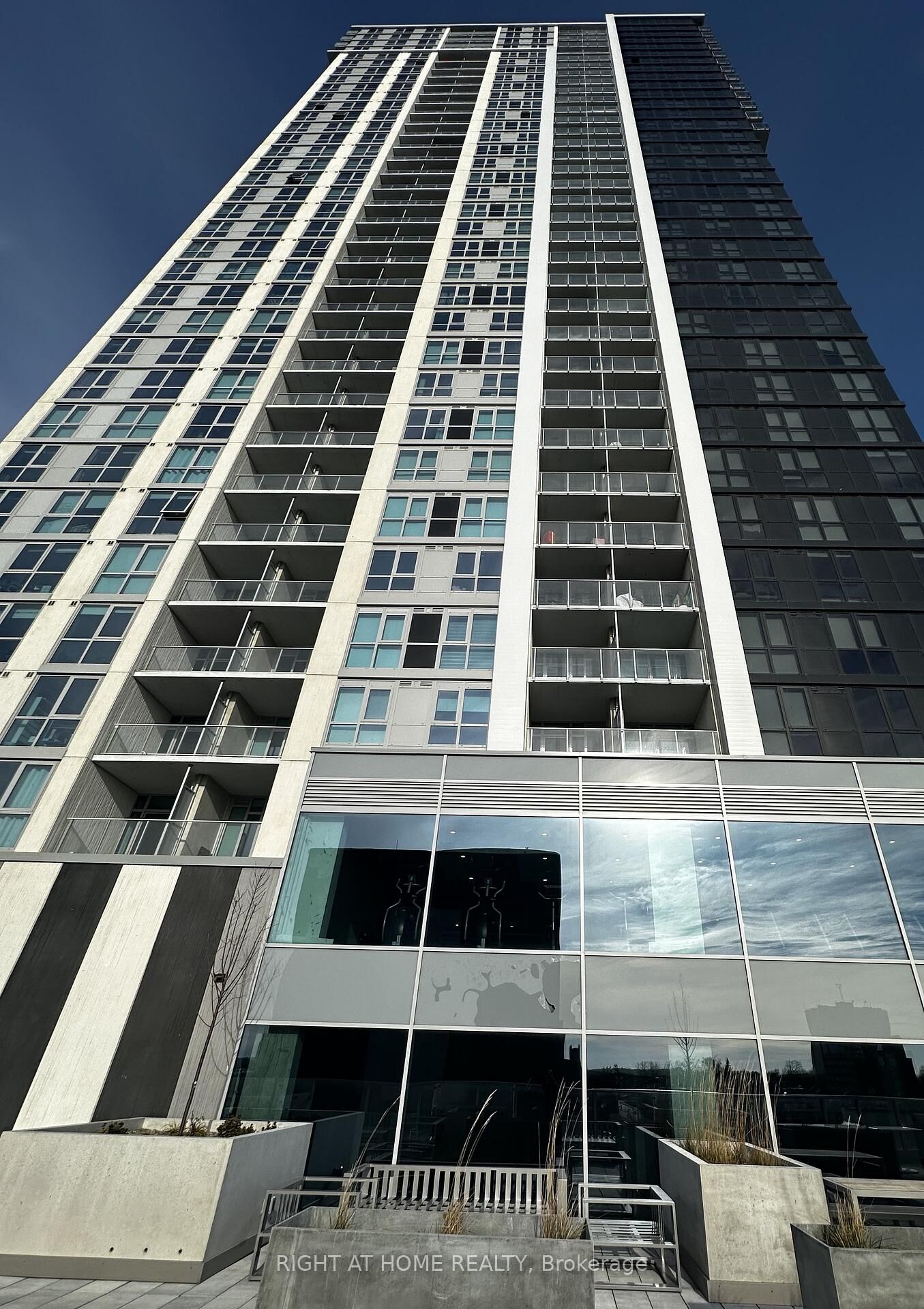 Property Photo:  60 Frederick Street 3910  ON N2H 0C7 