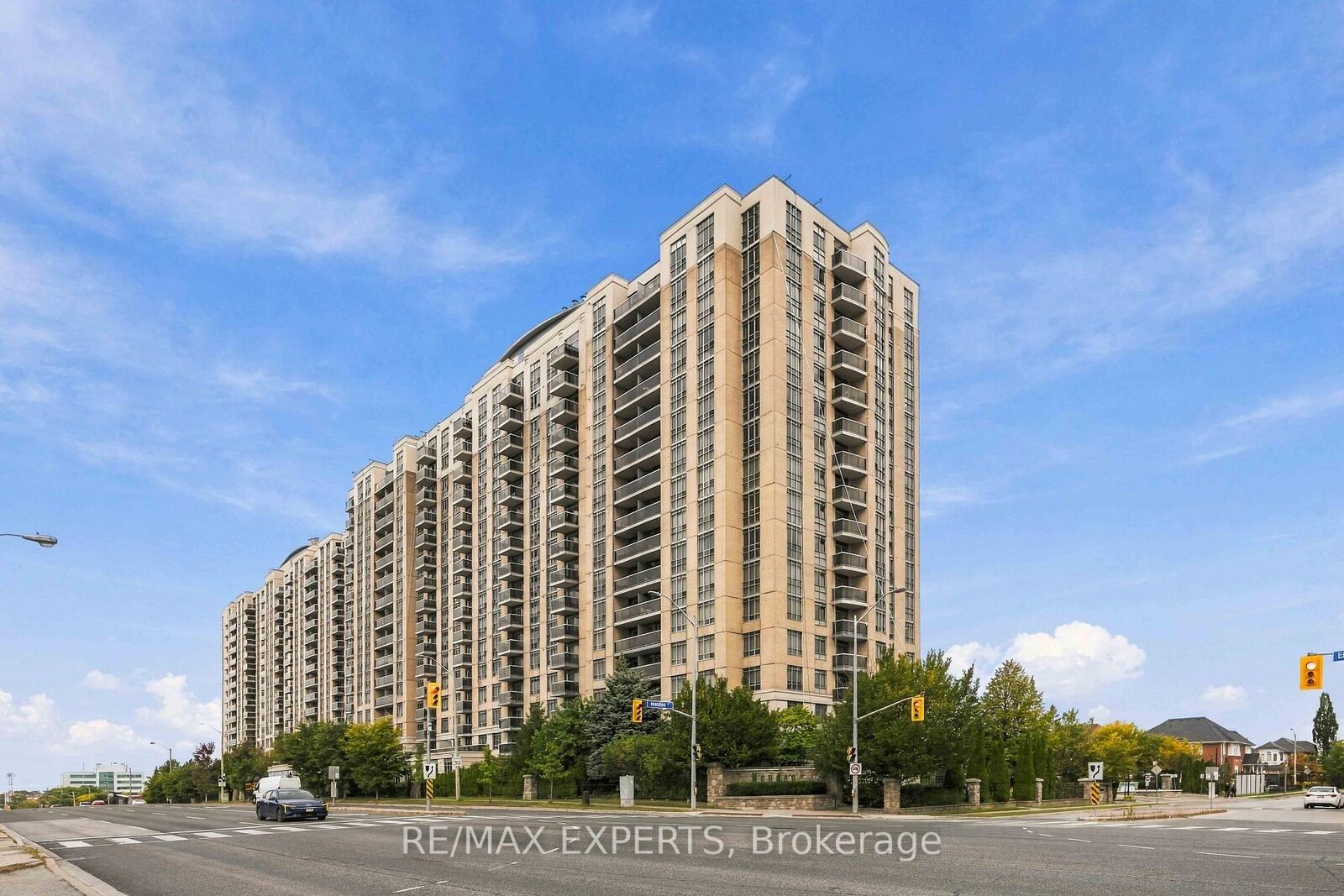 Property Photo:  18 Mondeo Drive 1537  ON M1P 5C8 