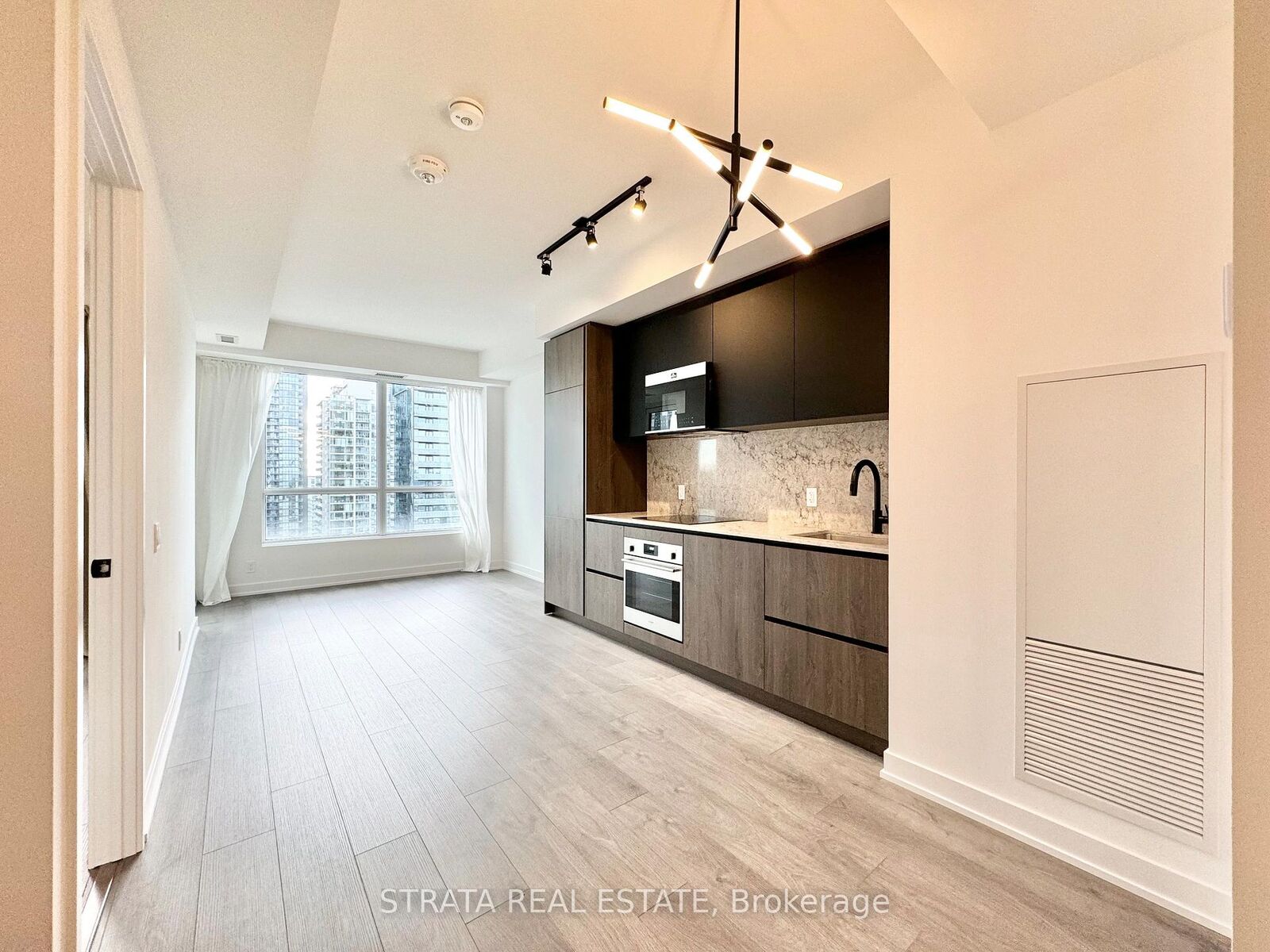 Property Photo:  108 Peter Street 2807  ON M5V 2G7 