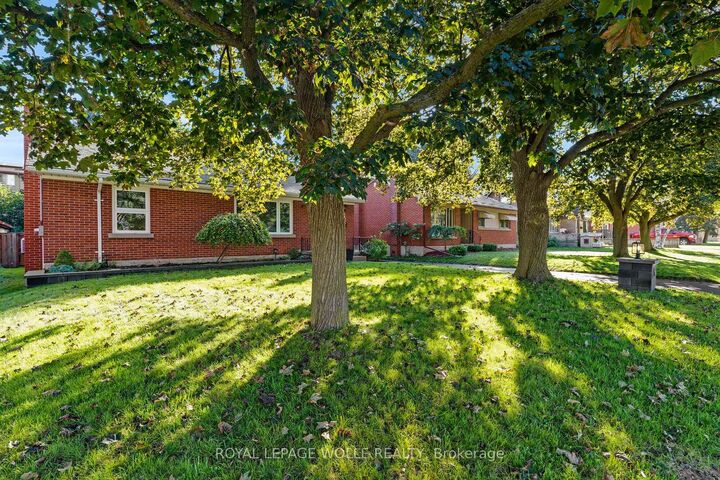 Property Photo:  135 Patricia Avenue  ON N2M 1J5 