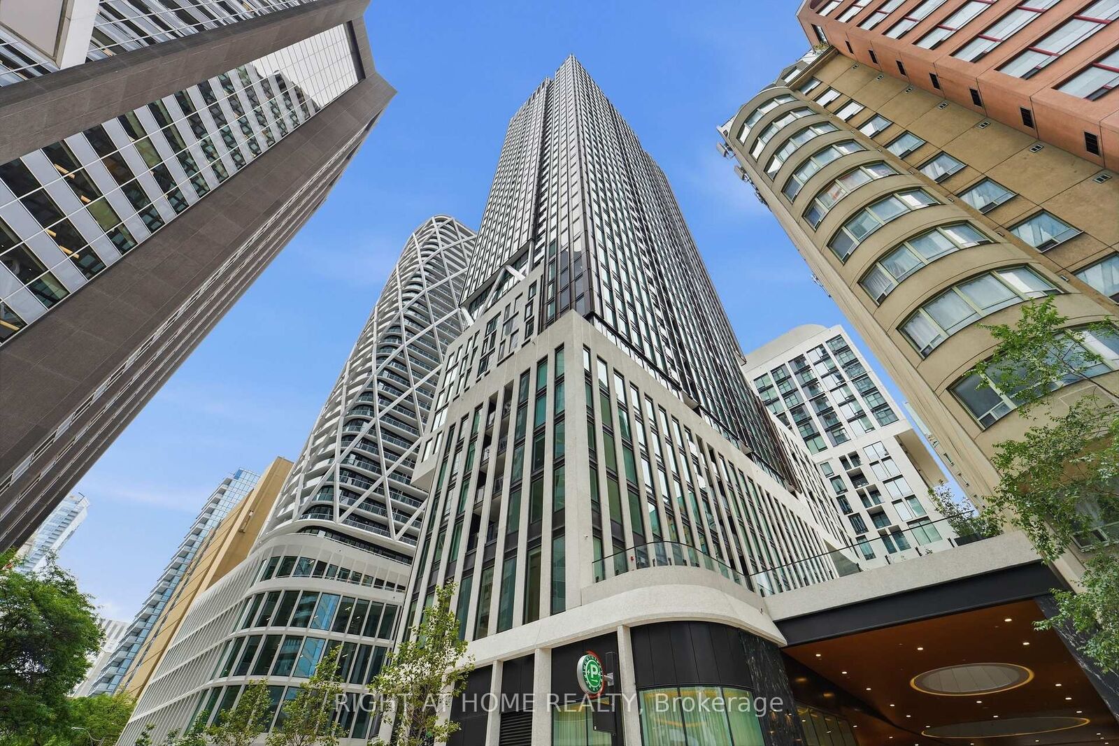 Property Photo:  238 Simcoe Street 803  ON M5T 0E2 