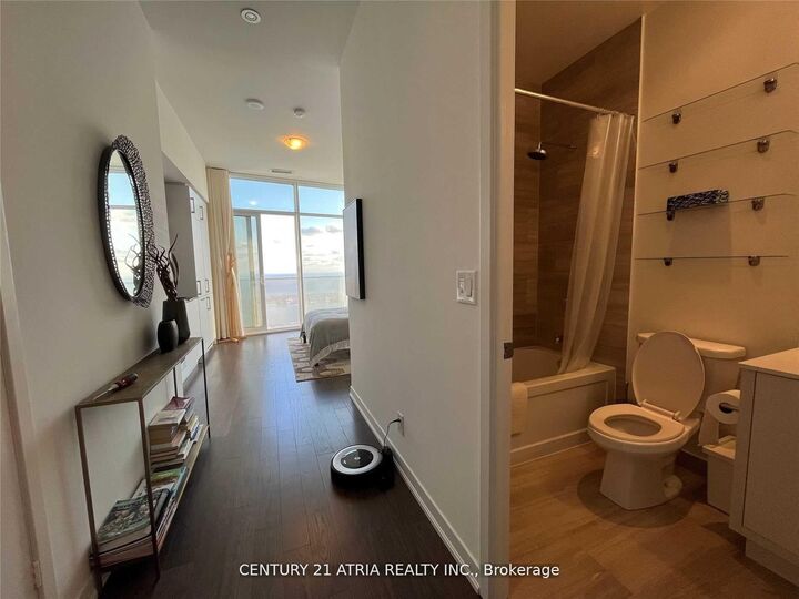 Property Photo:  100 Harbour Street 6908  ON M5J 0B5 