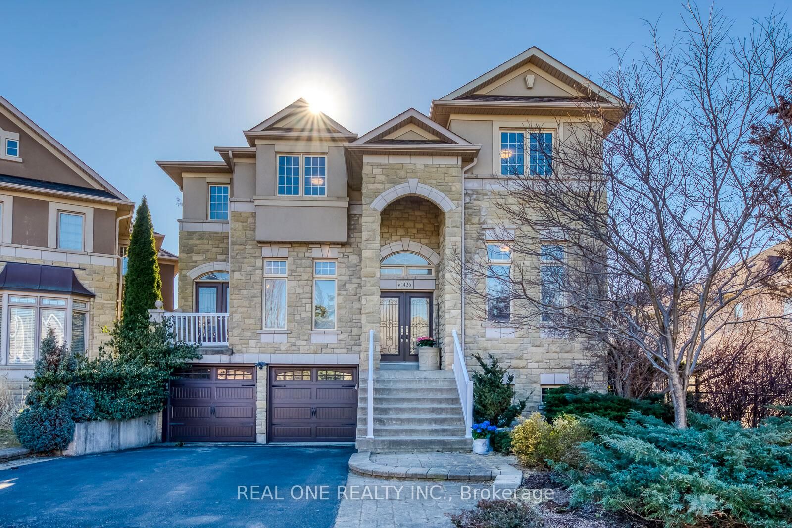 Property Photo:  1426 Redwing Court  ON L6M 5E6 
