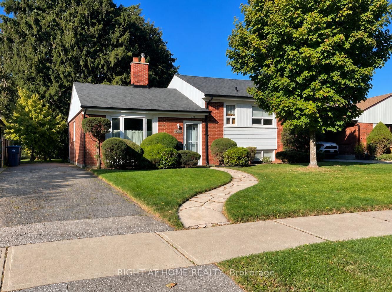 Property Photo:  223 Ellendale Drive  ON M1P 1P5 