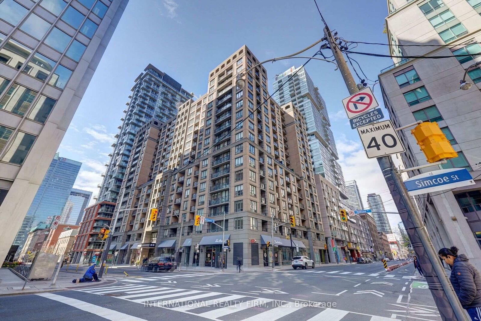 Property Photo:  140 Simcoe Street 1209  ON M5H 4E9 