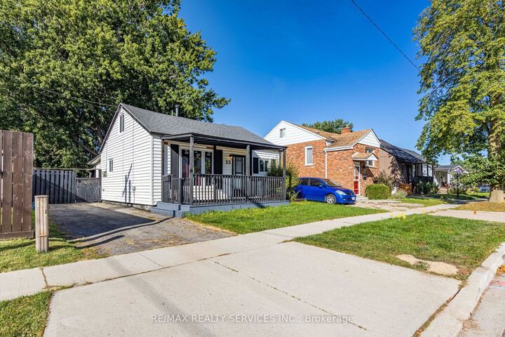 Property Photo:  12 Ajax Avenue  ON L3B 4W8 