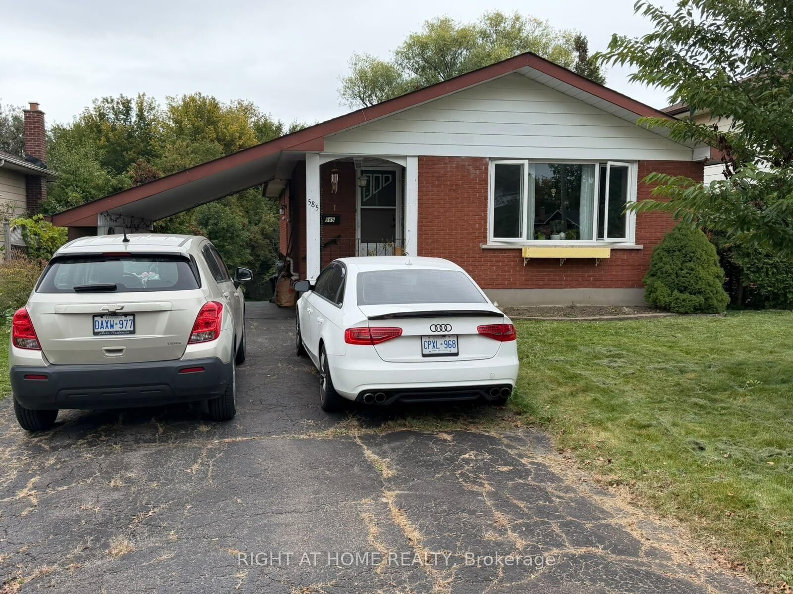 Property Photo: 585 Brentwood Avenue ON L1G 2S9