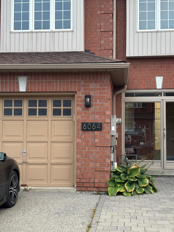 Property Photo:  6064 Coxswain Crescent  ON L5V 2Z9 