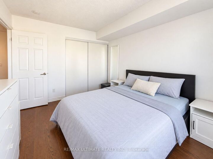 Property Photo:  763 Bay Street 2901  ON M5G 2R3 