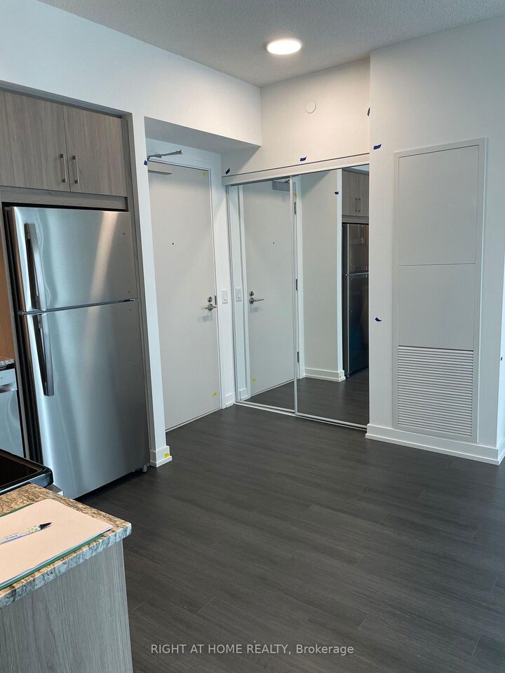 Property Photo:  4010 Eglinton Avenue W 2622  ON M9A 4M2 