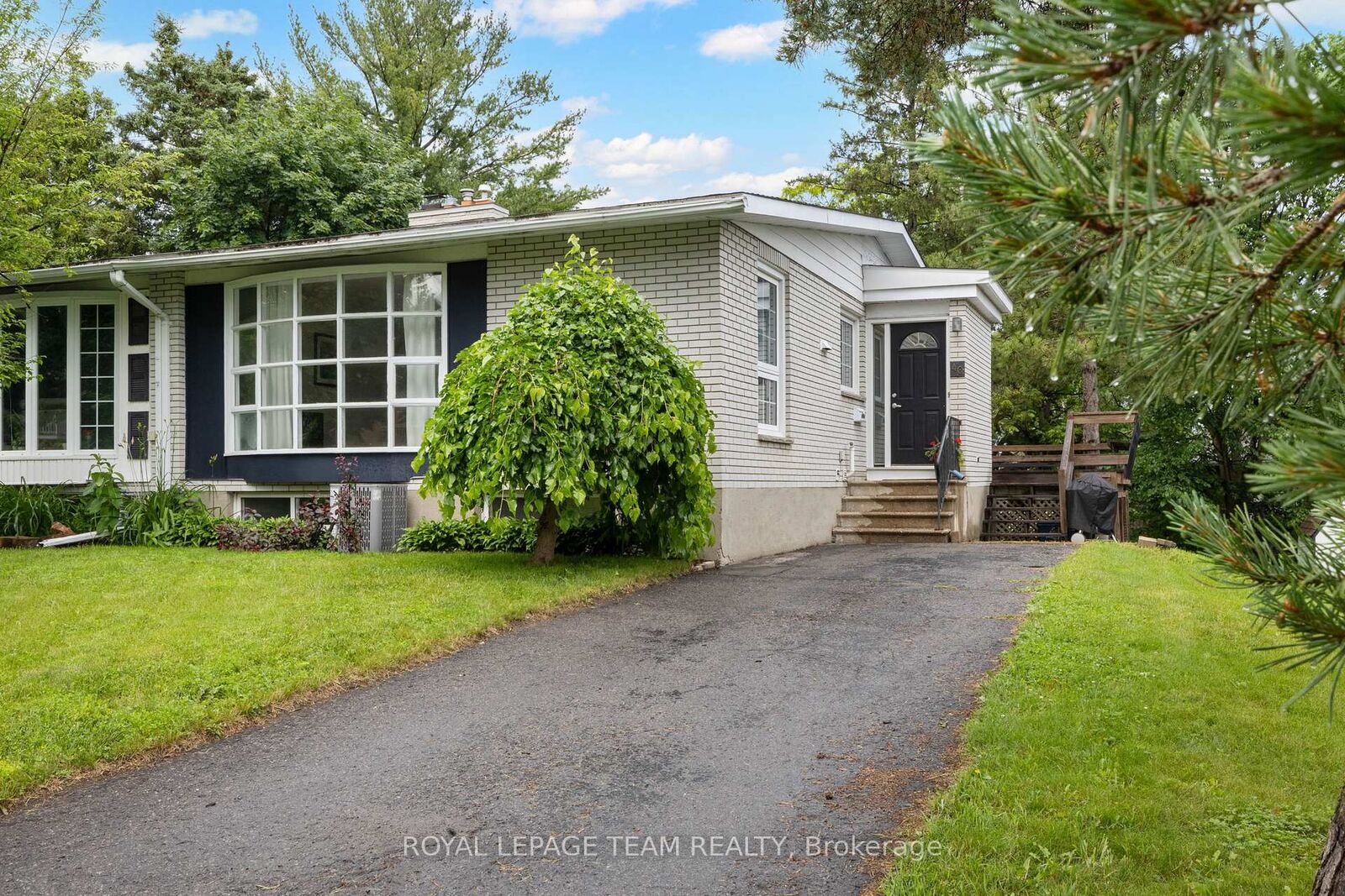 Property Photo: 40 Woodmount Crescent ON K2E 5R1