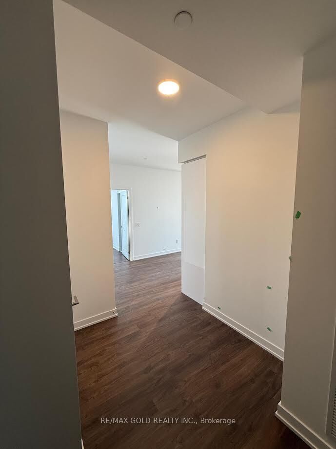 Property Photo:  5105 Hurontario Street 2502  ON L4Z 0C9 