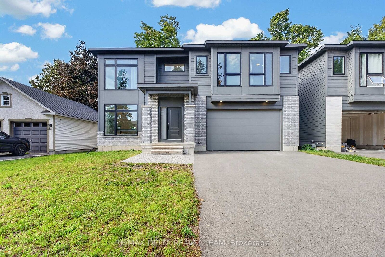 Property Photo:  45 St Claire Avenue  ON K2G 2A1 