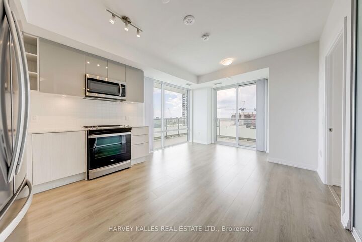 Property Photo: 25 Holly Street 2209 ON M4S 0E3