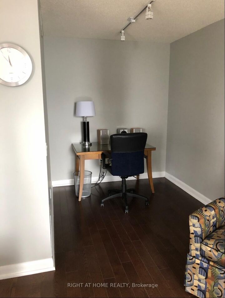 Property Photo:  33 Sheppard Avenue E 2105  ON M2N 7K1 