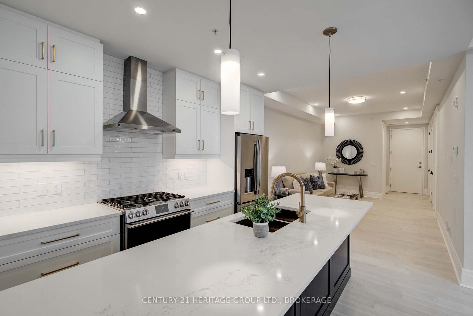 Property Photo:  129 South Street 607  ON K7G 1A1 