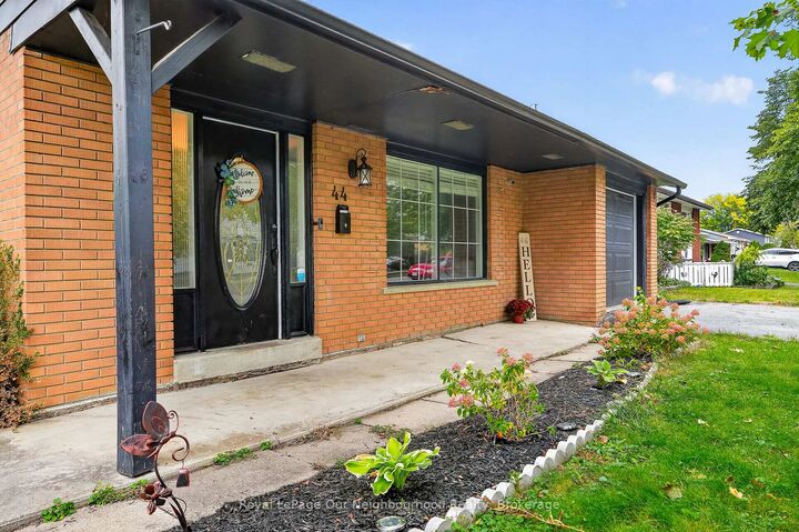 Property Photo:  44 Barbara Street  ON K8V 1Z5 