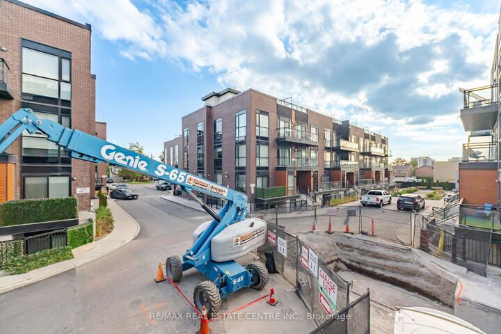 Property Photo:  5279 Highway 7 N/A 1402  ON L4L 0J1 