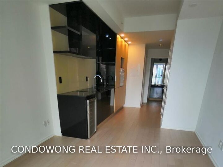Property Photo:  70 Temperance Street 1904  ON M5H 4E8 