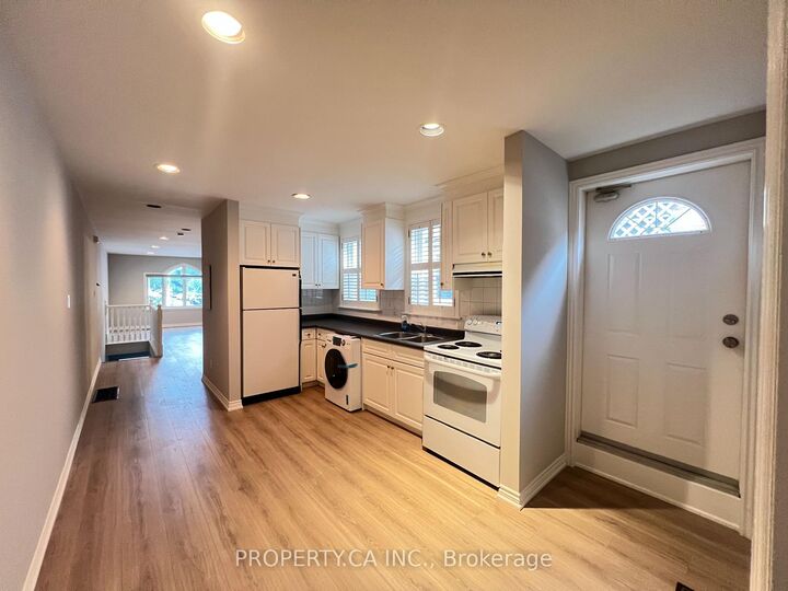 Property Photo:  3221A Yonge Street  ON M4N 2L3 