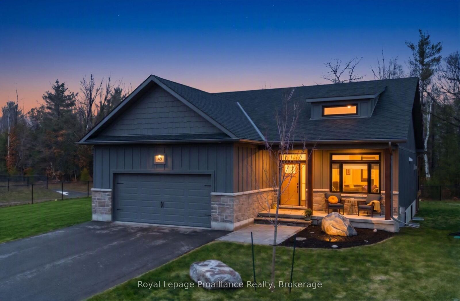 Property Photo:  48 Deerview Drive  ON K8V 0L8 