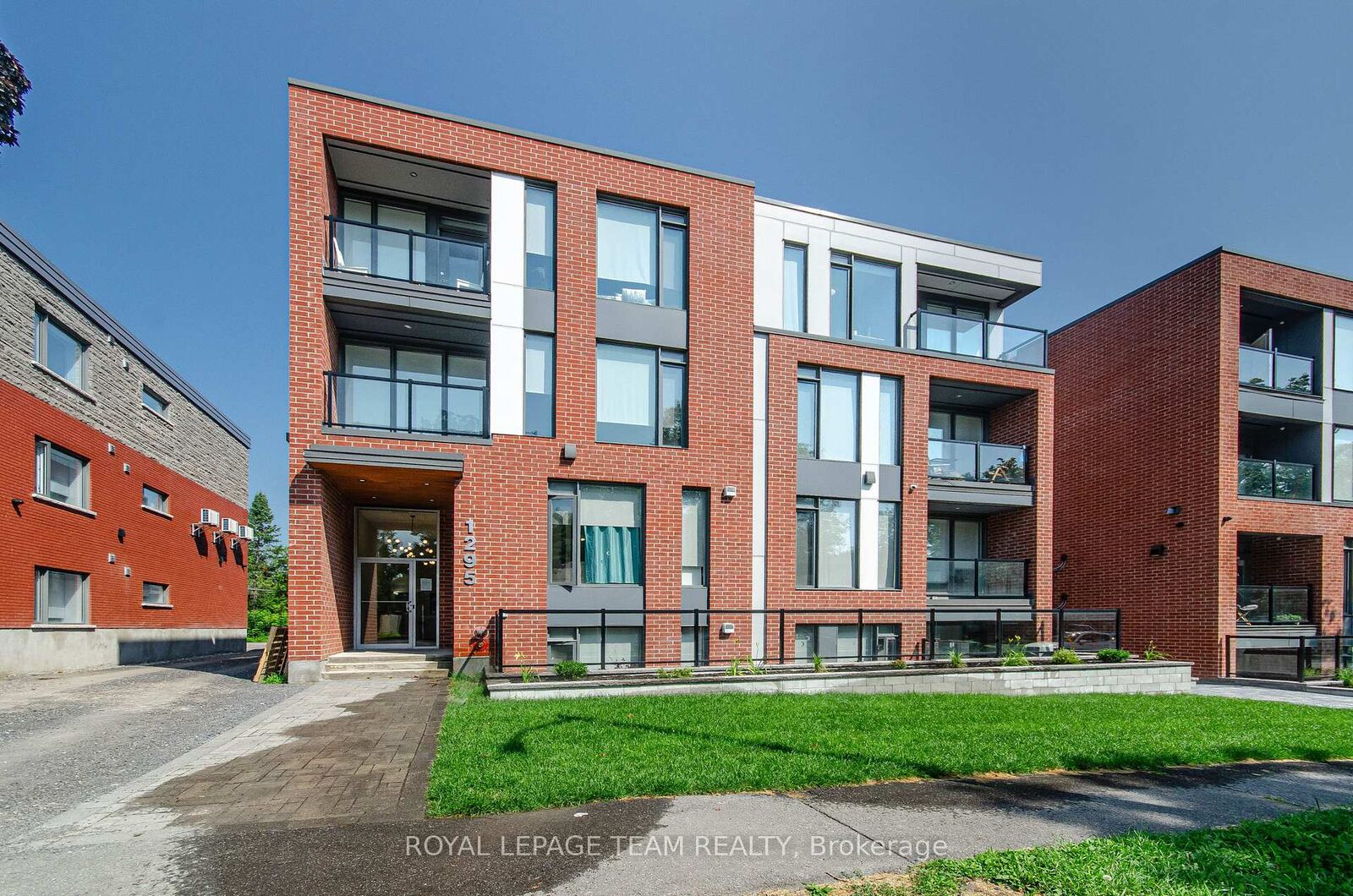 Property Photo: 1295 Summerville Avenue 101 ON K1Z 8G7
