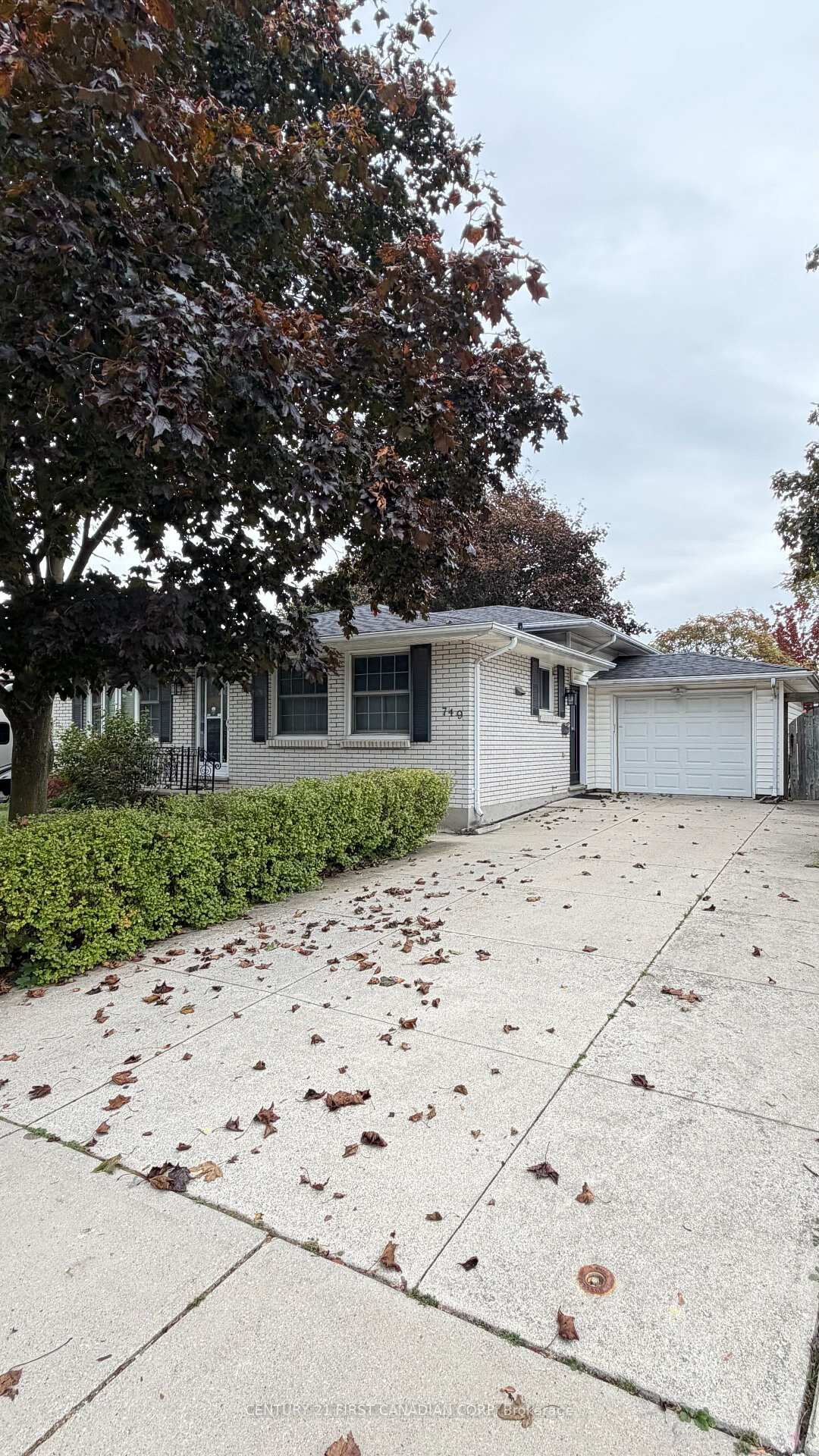 Property Photo:  749 Dundalk Drive  ON N6C 3V1 