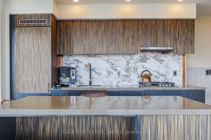 Property Photo:  501 St Clair Avenue W 1902  ON M5P 0A2 
