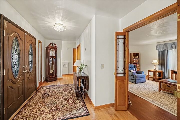 Property Photo:  12 Market Court  PA 15015 