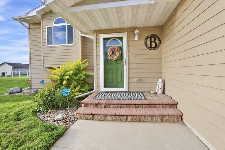 Property Photo: 1113 NE 28th Avenue SD 57401