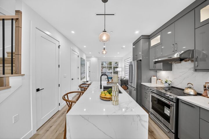 Property Photo:  514 W 60th Avenue  BC V6P 1Z7 