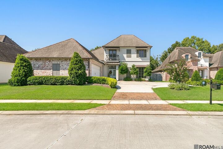 Property Photo:  8970 Carriagewood Estates Dr  LA 70817 