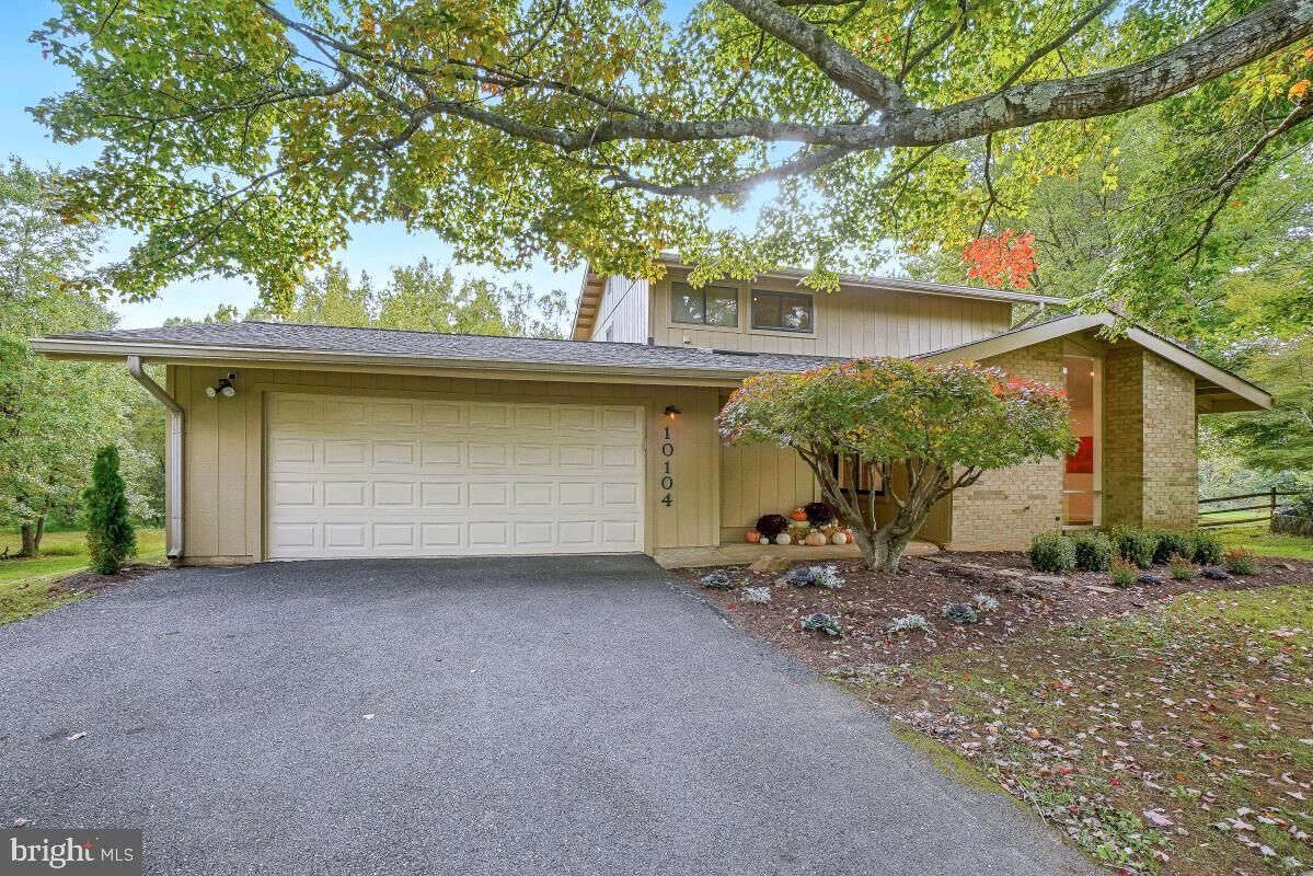 Property Photo: 10104 Grayhorse Court MD 20854