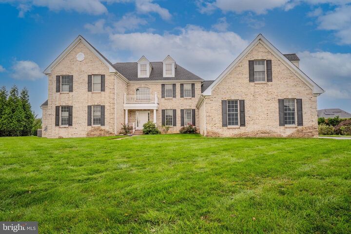 Property Photo:  6 Byrne Court  NJ 08831 