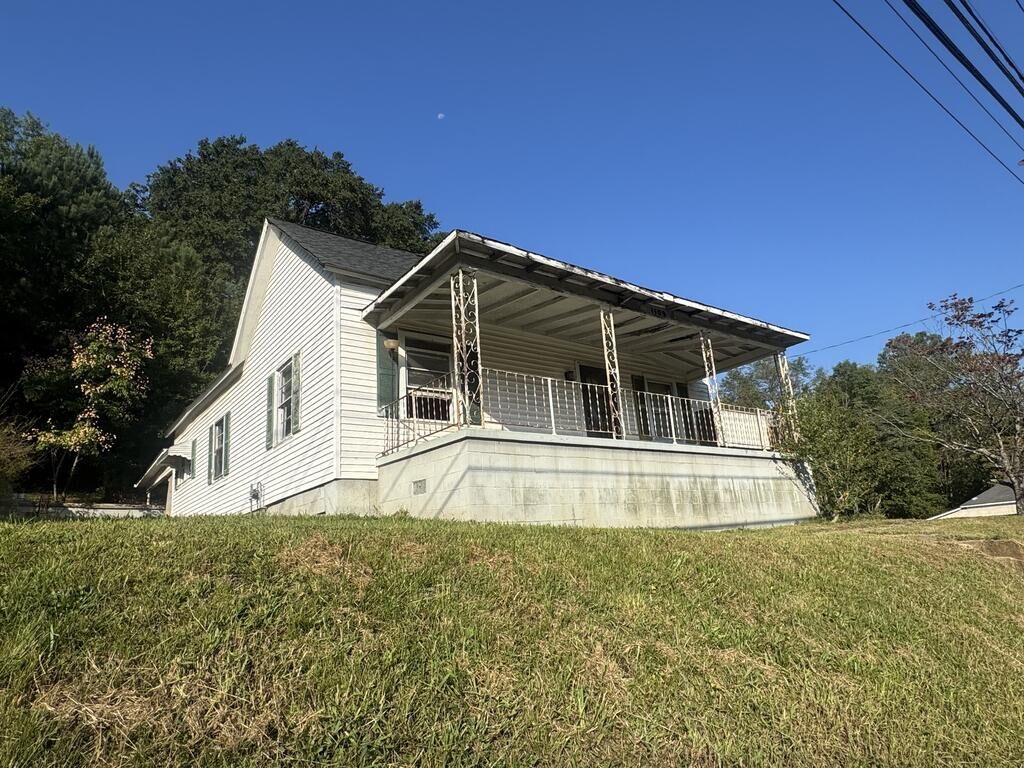 Property Photo:  1109 Trammell Street  GA 30720 
