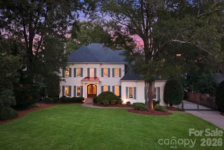 Property Photo: 2419 Overhill Road NC 28211