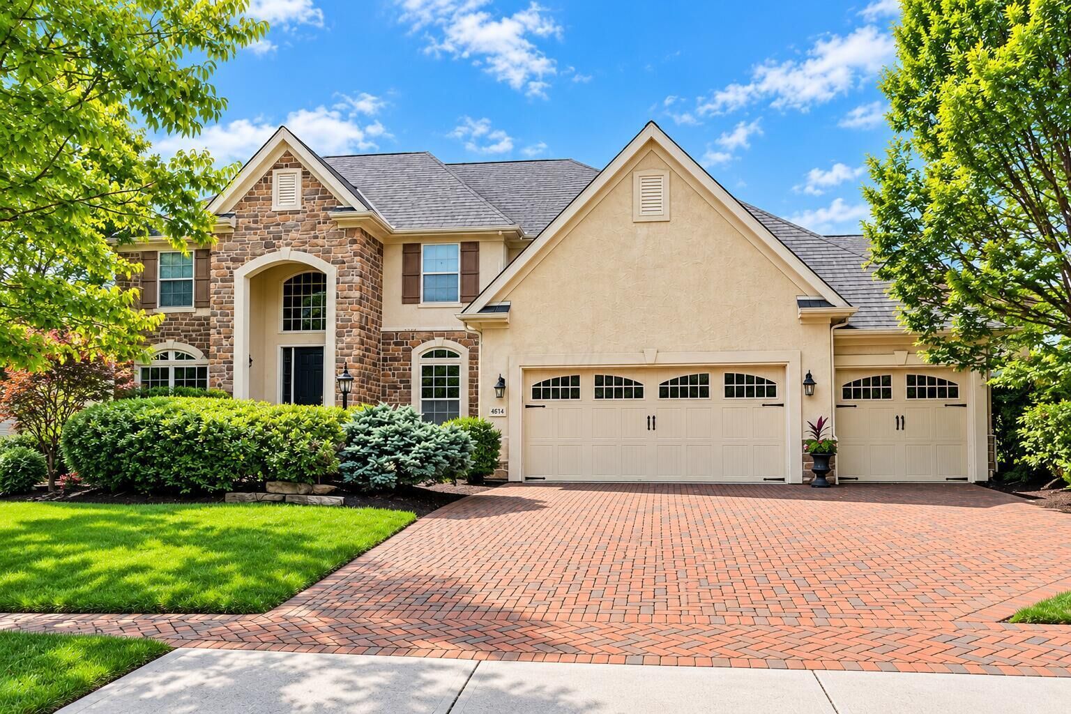 Property Photo: 4614 Hirth Hill E Road OH 43123