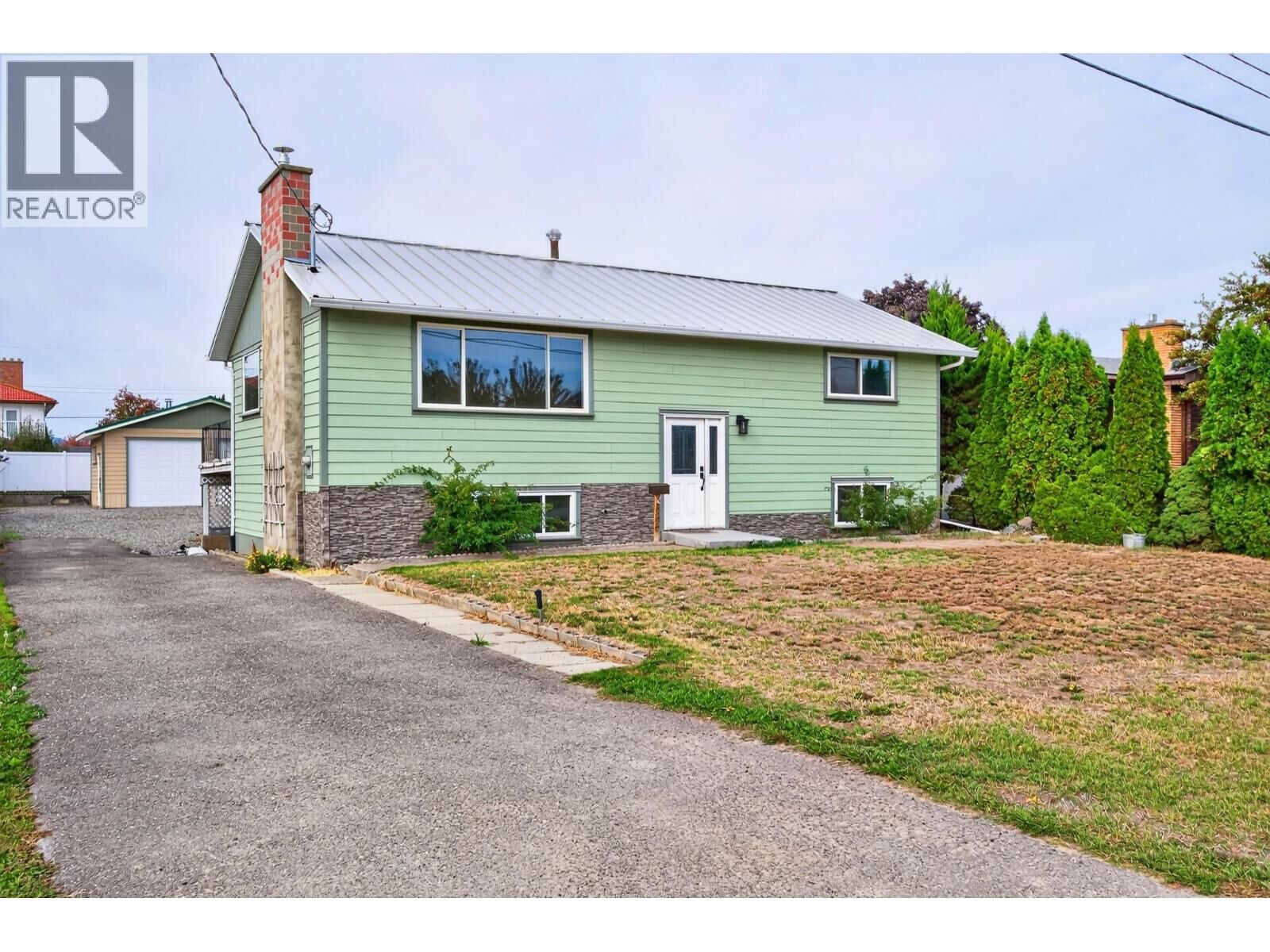 Property Photo:  828 McBride Street  BC V2B 5S3 