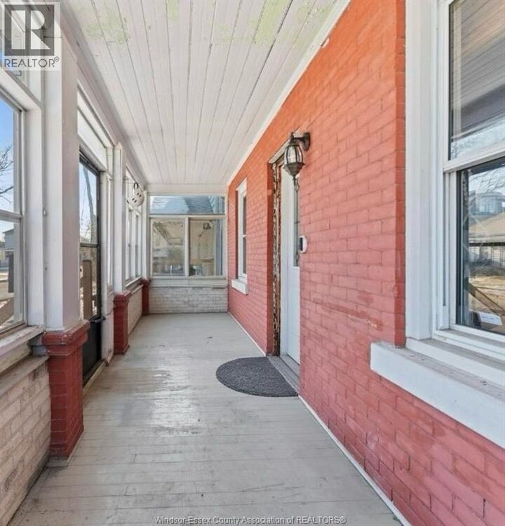 Property Photo:  977 Gladstone  ON N9A 2R5 