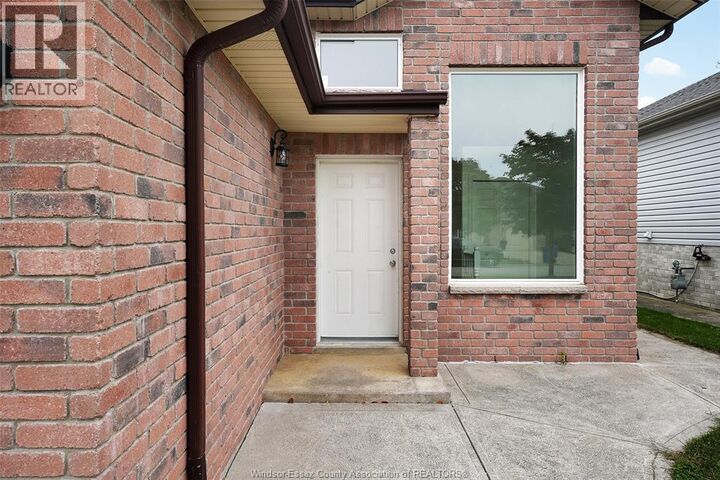 Property Photo:  257 Dieppe Crescent  ON N9Y 4E8 