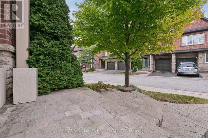 Property Photo: 300 Ravineview Way 37 ON L6H 7J1