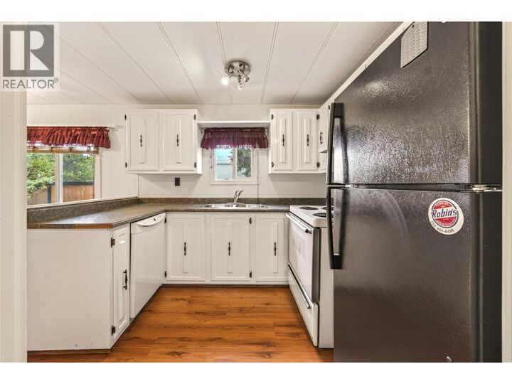 Property Photo:  197 Dauphin Avenue 207  BC V2A 3S3 