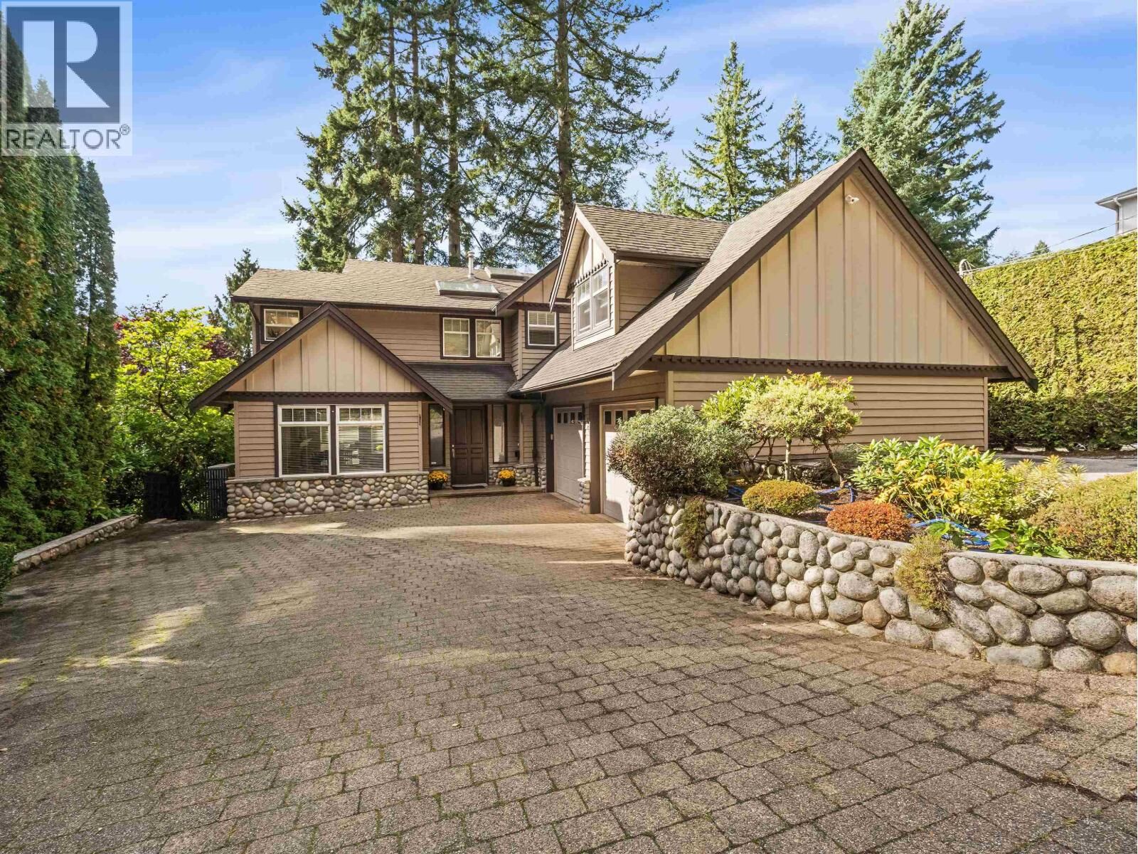 Property Photo:  4047 Woodbury Avenue  BC V7N 3N4 