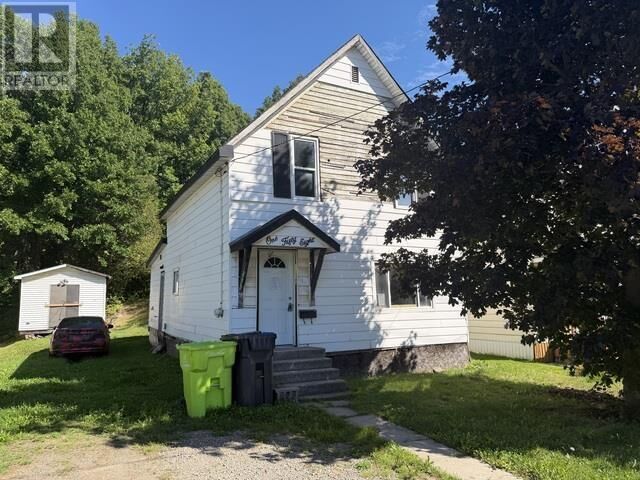Property Photo: 158 Trelawne Ave ON P6B 2N2