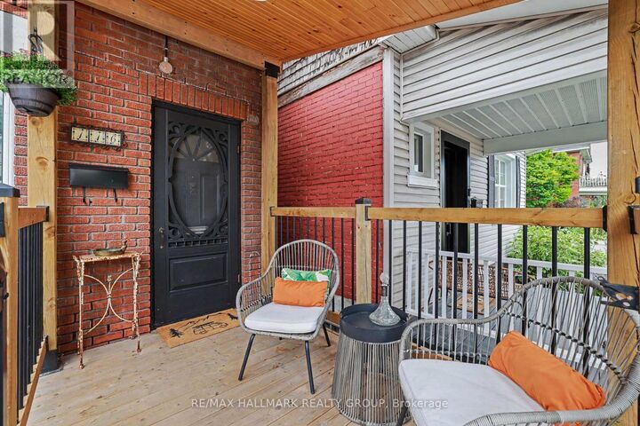 Property Photo:  116 Hamilton Avenue North  ON K1Y 1C2 