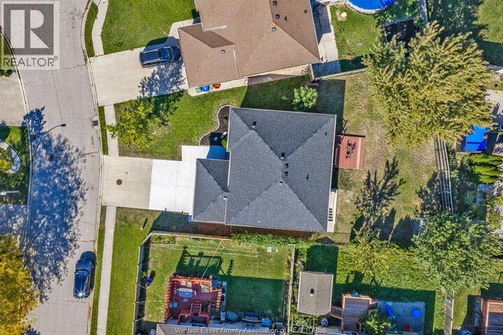 Property Photo:  4274 Dennison Court  ON N9G 2Y8 