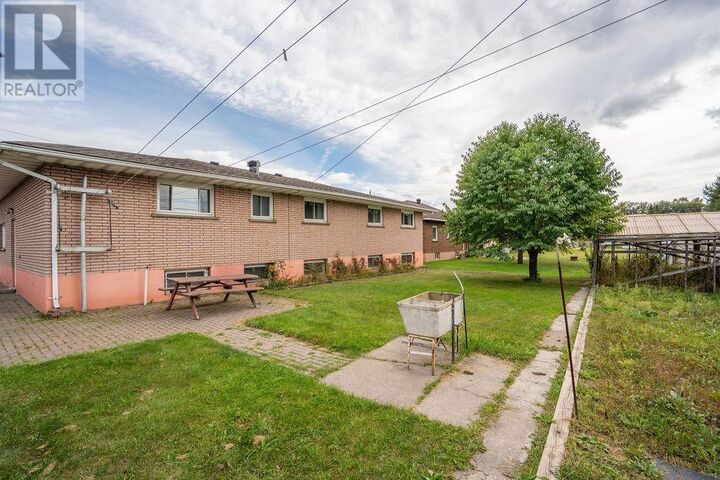 Photo de la propriété:  285 Spadina Ave  ON P6C 5E1 